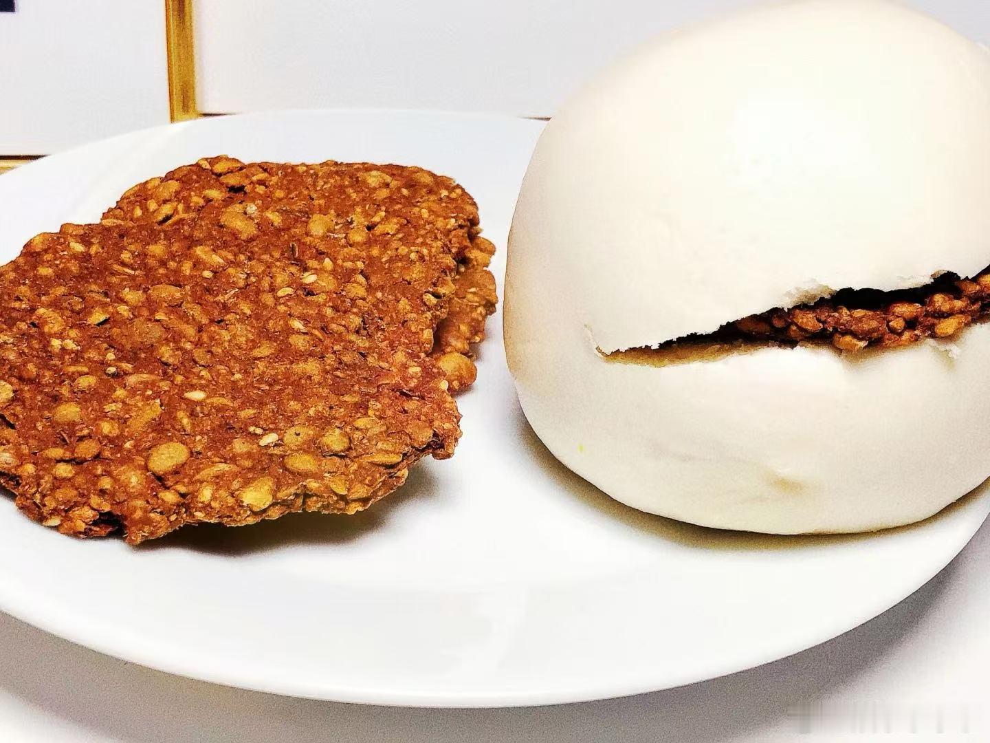 濮阳新艺 【濮阳周氏豆酱饼：一口封神的祖传美味，解锁你的味蕾记忆！】一块豆酱饼，
