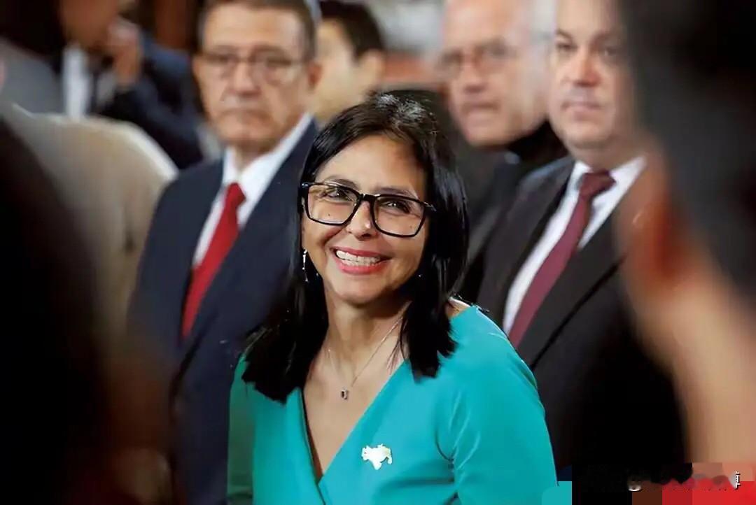 事到如今，委内瑞拉的内鬼，其实已经不装了。她已经得到了委内瑞拉军队的效忠，也算是