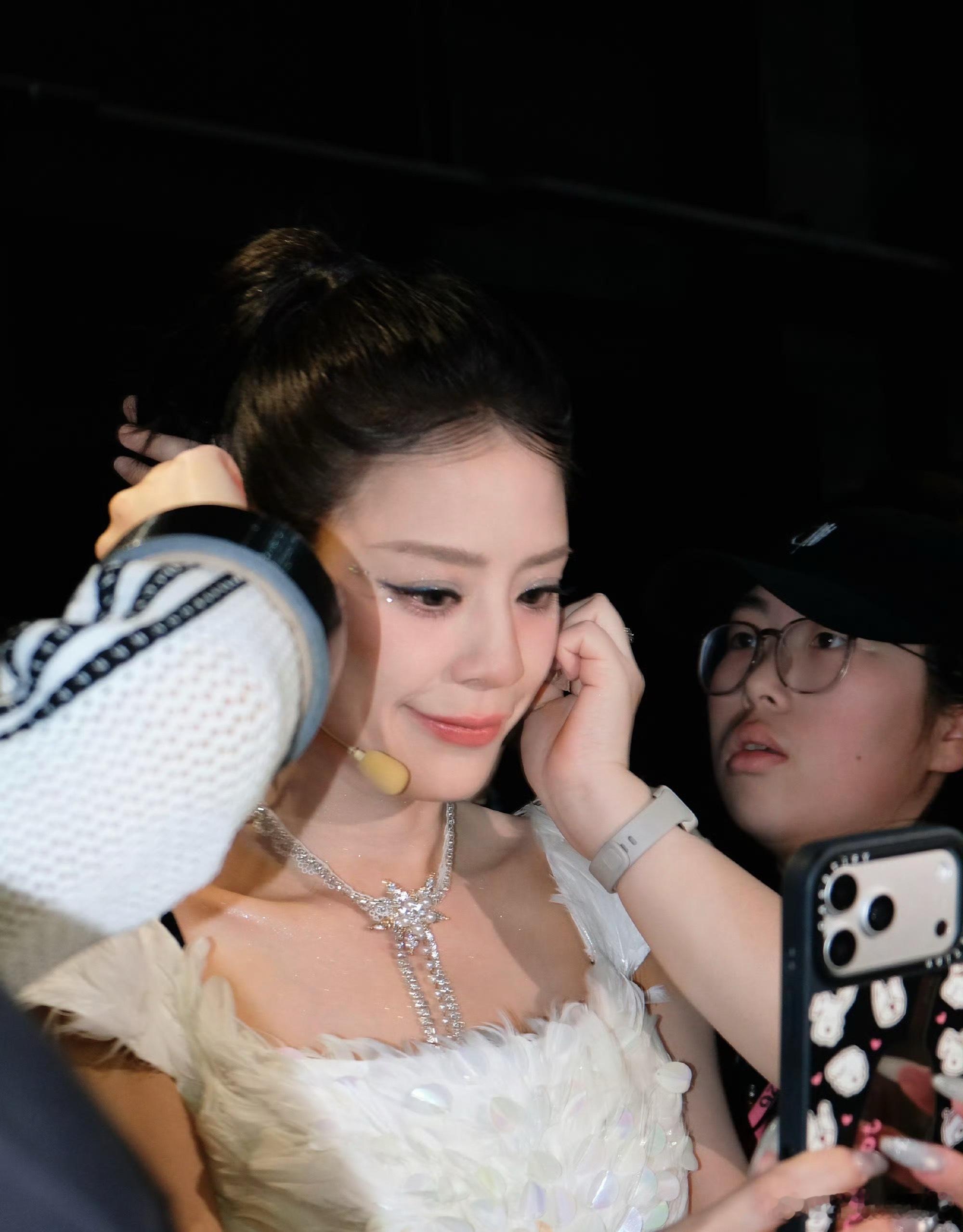 妈妈追综两不误，江语晨带娃看乘风也太真实了江语晨带孩子一起看乘风乘风2026