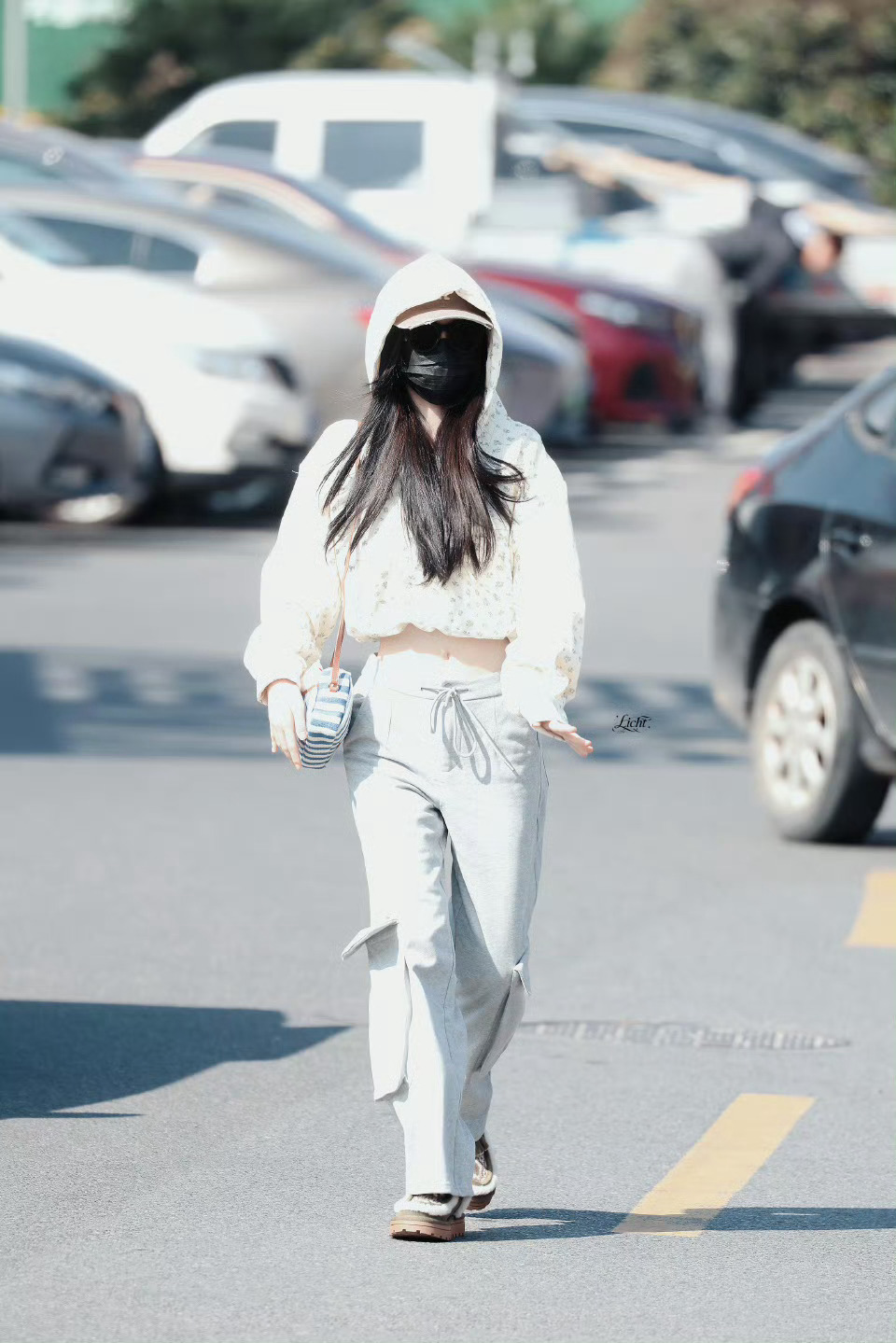 摸摸欣儿的小细腰🫳虞书欣碎花露腰造型