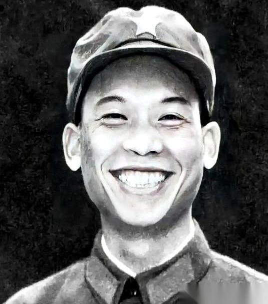 被人用石头砸的时候，他还在越南的田里挖红薯。
饿疯了。跟部队走散，在丛林里，能吃