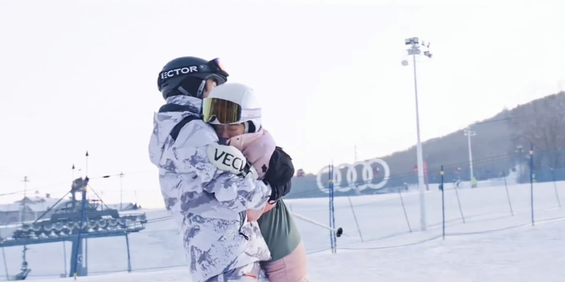 骄阳似我雪场戏好甜！雪场戏真是给我们林屿森爽到了！！ 