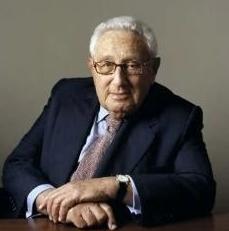 最近基辛格早年的预言又被翻了出来，老爷子当年就说，俄乌打下去，最先耗干的不是俄罗