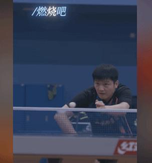 樊振东现身纪录片走出荣耀樊振东徐寅生同框 体育记者、纪录片导演发布工作日常——“