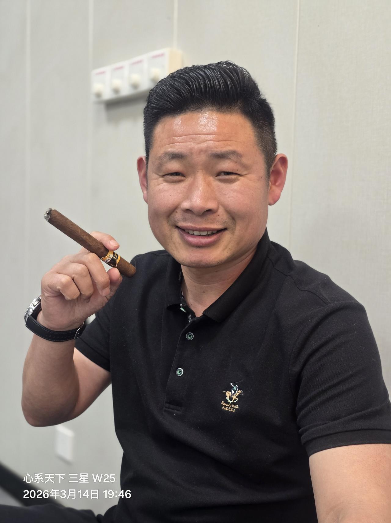 塑造品牌对于企业发展确实至关重要。一个优秀的品牌不仅是企业形象的集中体现，更是连