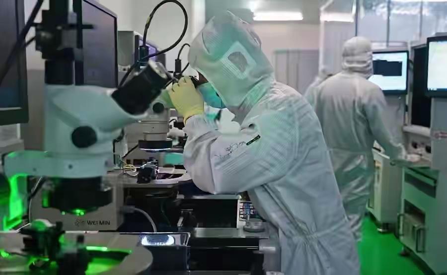 熊猫国光刻工厂大突破！370亿欧元打造EUV新路线，2026年量产在望

你听说