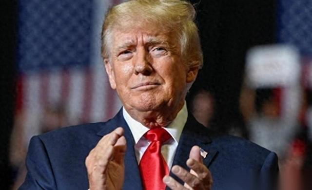 谁能想到，特朗普还没踏上访华的专机，就先给全球开了张“大罚单”。
3月11日，美