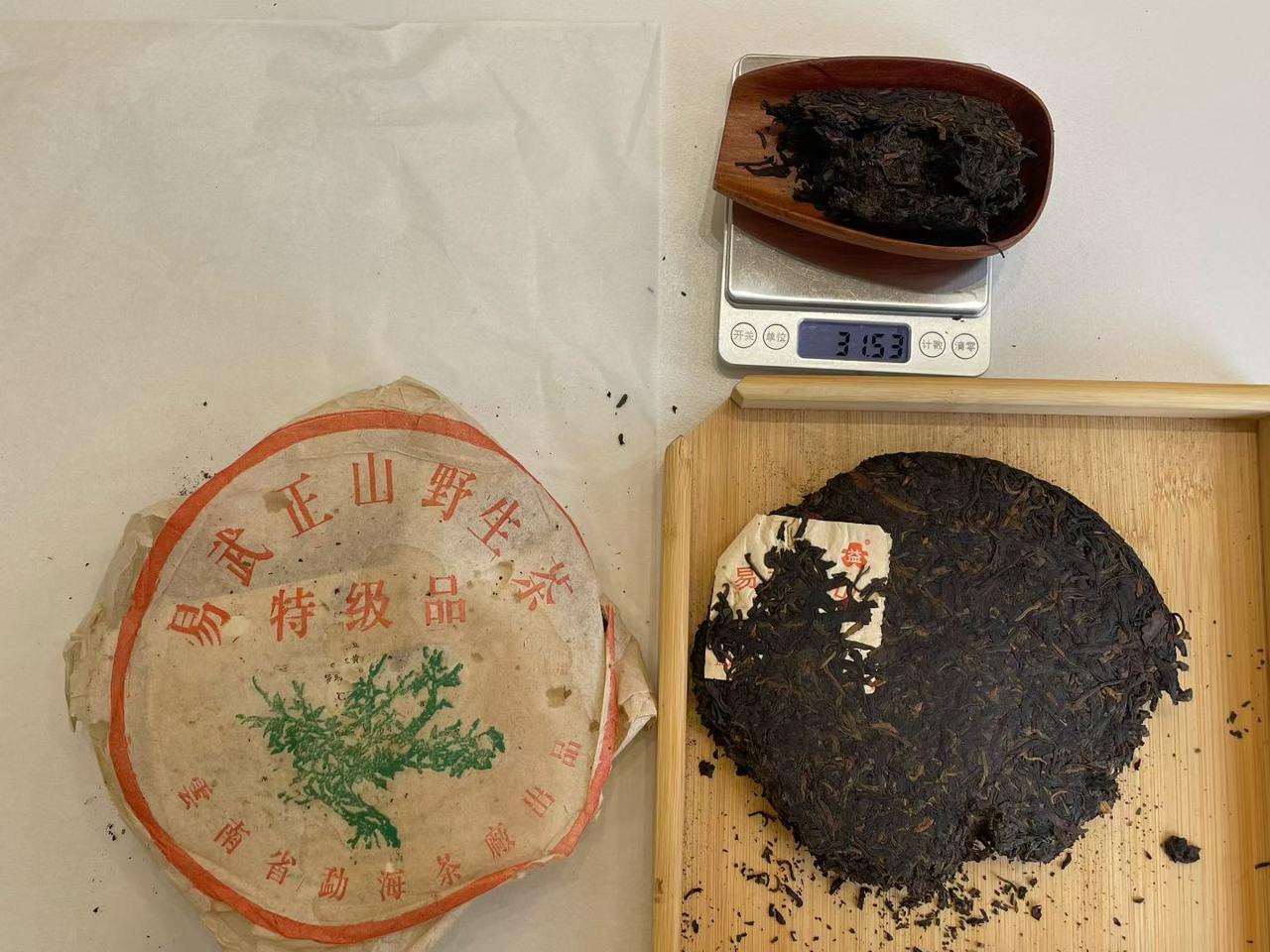 绿大树灰绳，超好仓储的一片，再完整的喝一下，这片茶一打开棉纸就是扑鼻而来的高级烟