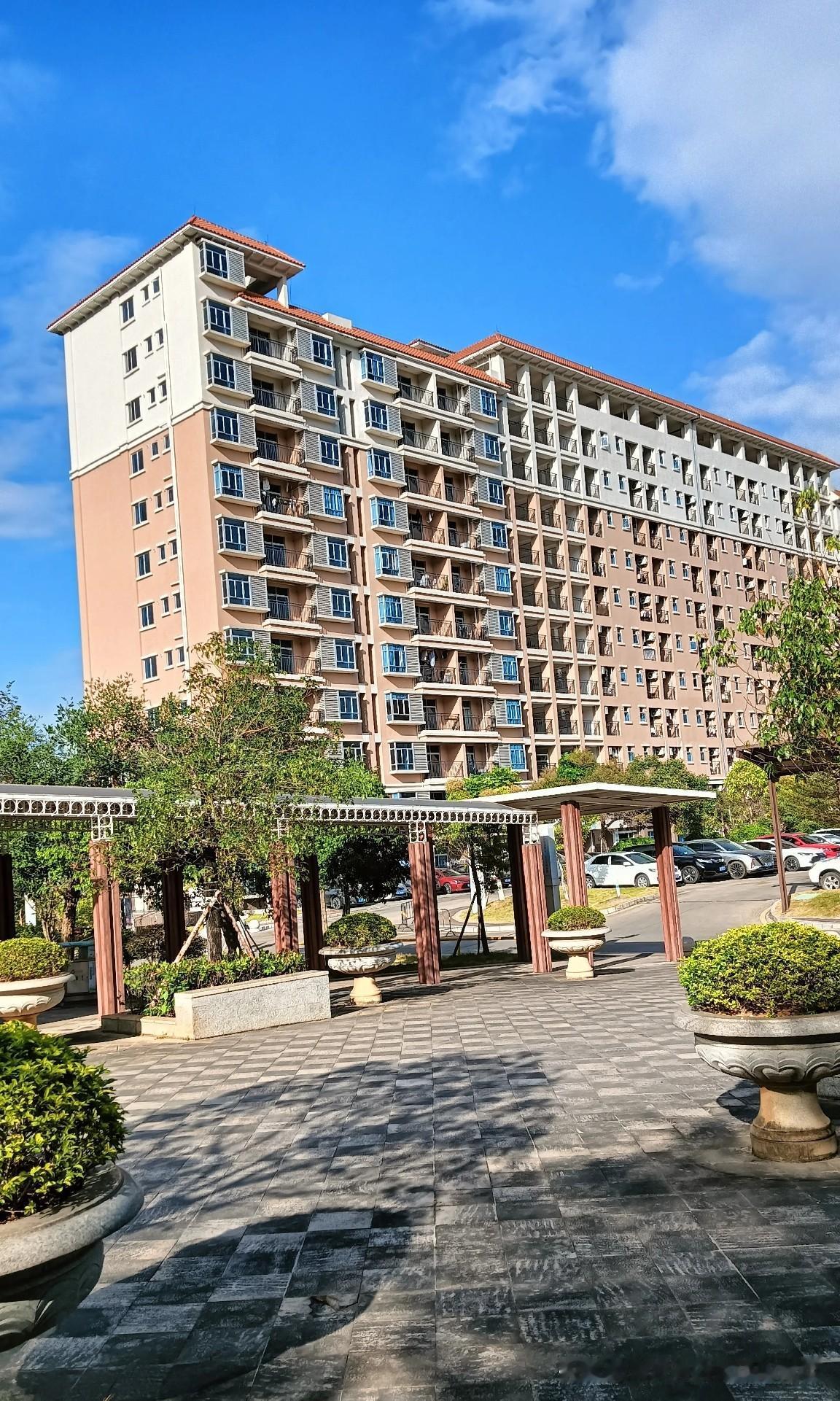 五叔今年63岁，几乎没工作，在父亲五兄弟中，却过得最好。

五叔的生活哲学，让人