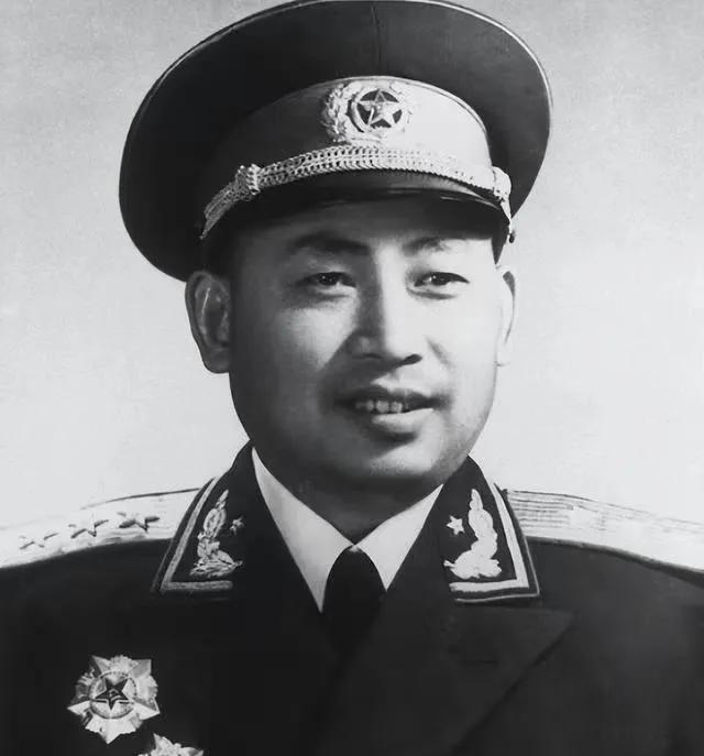 1944年，从苏联刚回到延安的李天佑初见毛主席，就被称赞道：“能让杨勇给你当副手