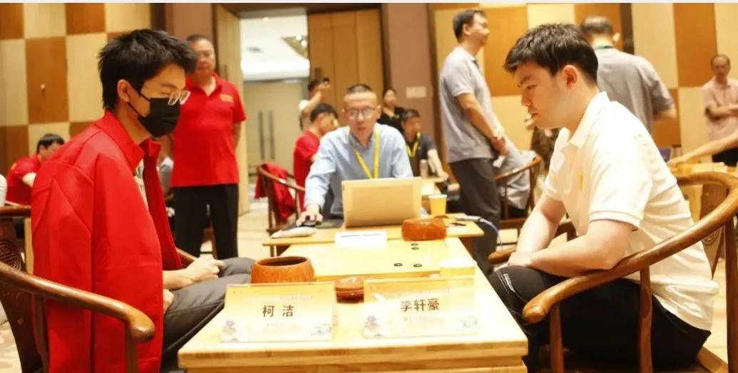 柯洁回归围甲~首战何因失败




新赛季围甲开始，柯洁自元月23日29届LG杯