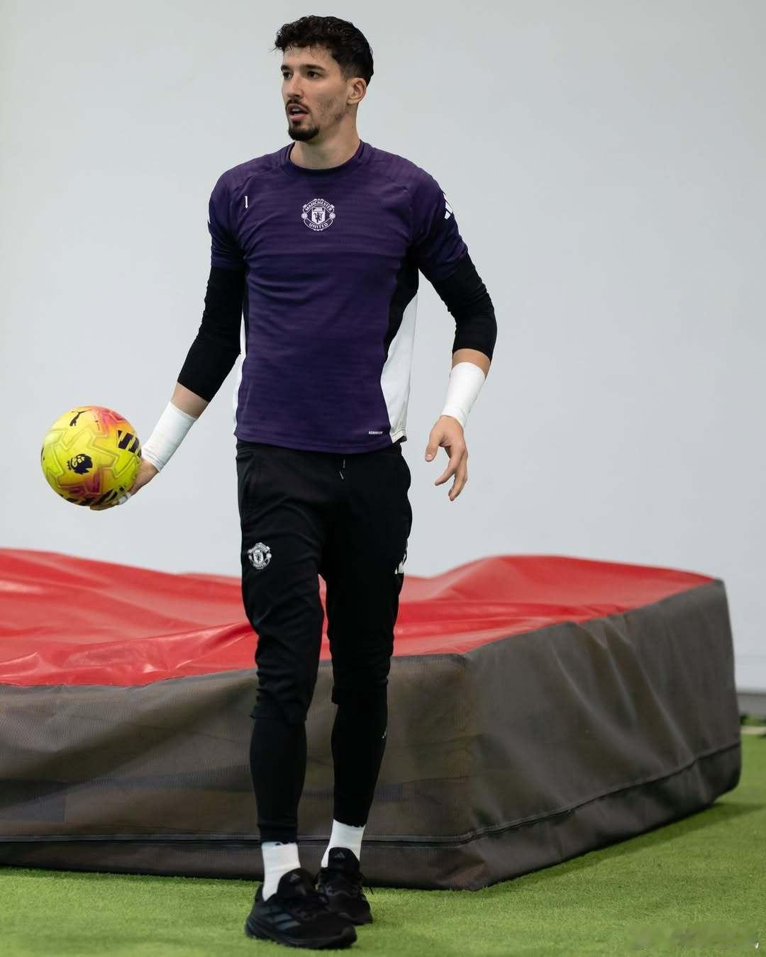 曼联  cr：欧洲足球记录者 