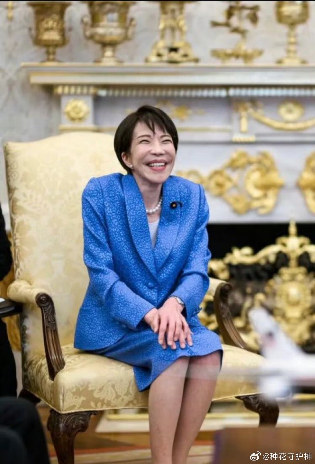 高市早苗称访美照夸张系因太感动高市早苗照片，表面看是个滑稽笑料，背后是日本右翼政