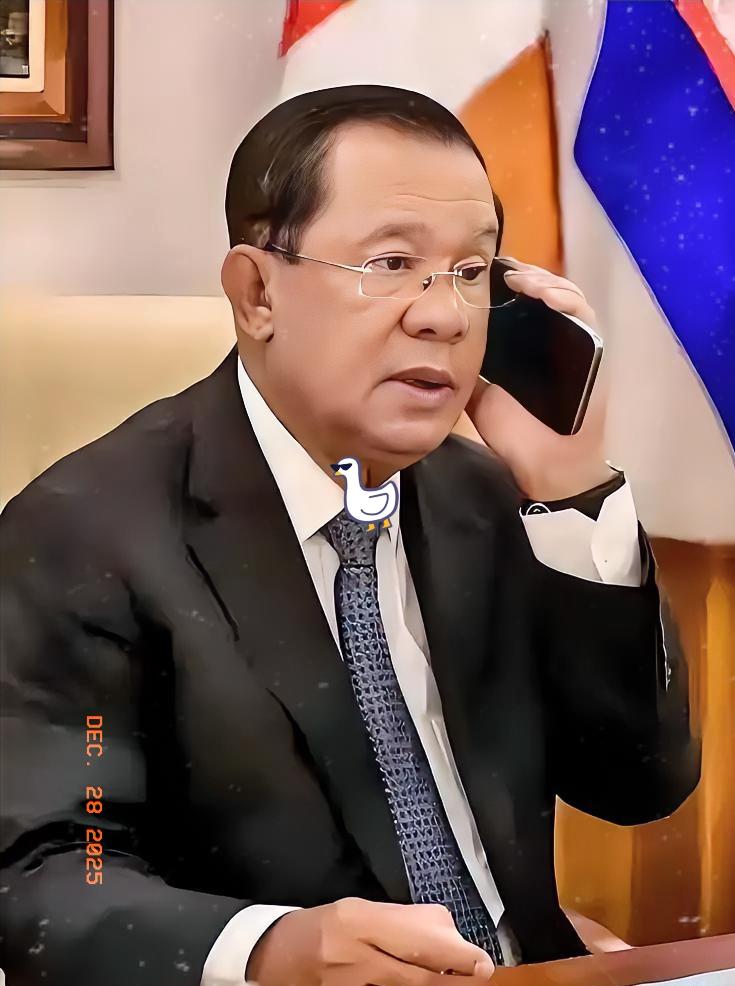 彻底认怂！泰国柬埔寨签署停火协议后，多家外媒披露，柬埔寨方面还向泰国承诺会连手打