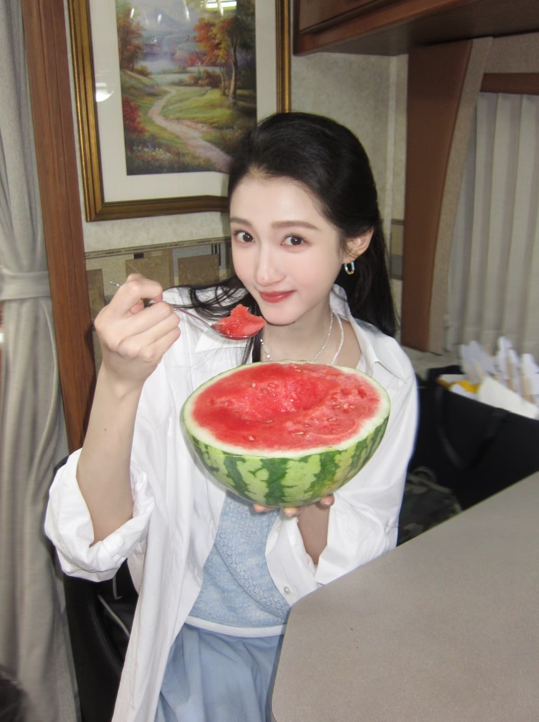 关晓彤 🍠更新:夏至 