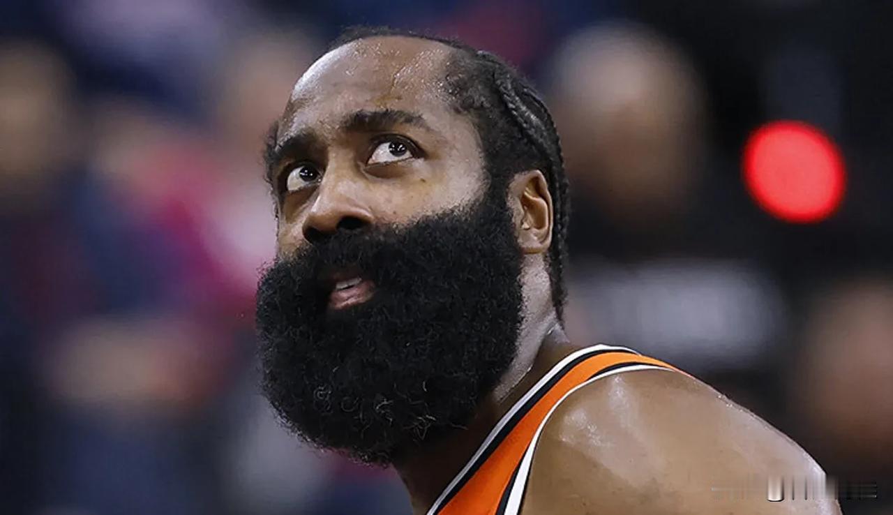 搞笑 那哈登季后赛也走远一点嘛 很简单的一个对比 24东契奇换哈登去打宇宙勇照样