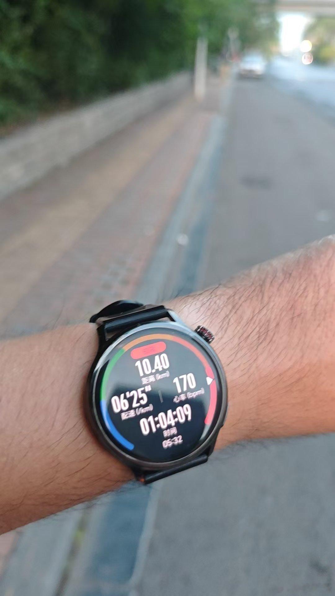 今天早上四点半就开始跑了，五点半就回去了，长距离失败太原马拉松
