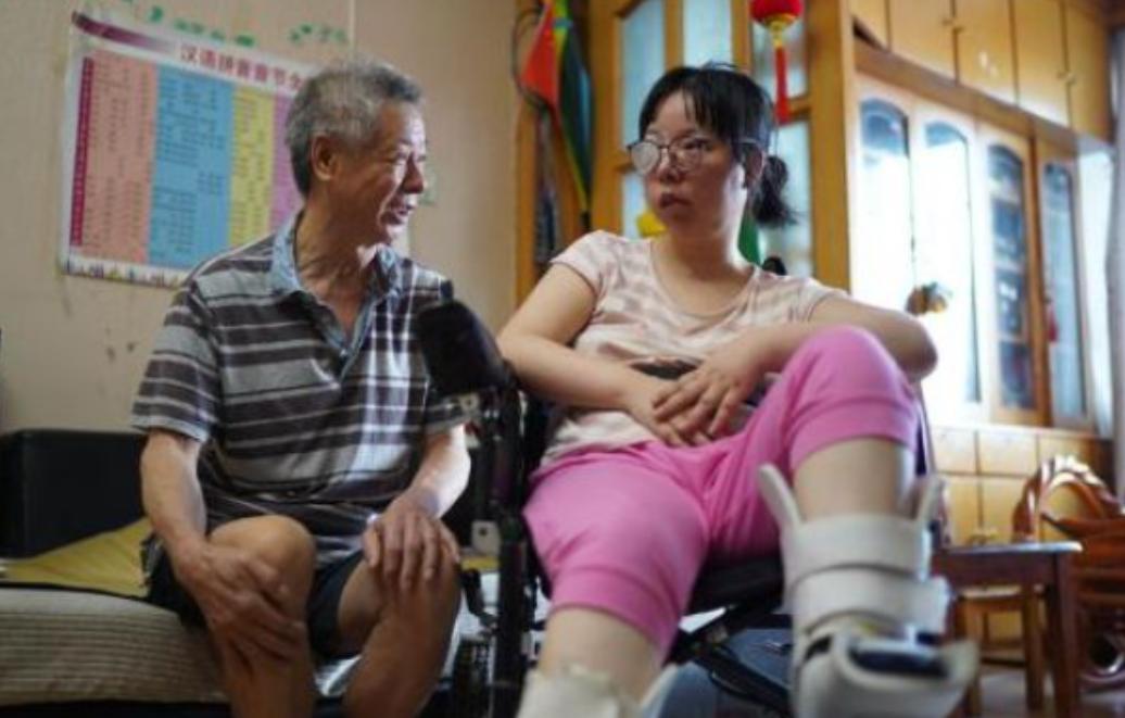 30岁安徽女博士怀孕后瘫痪在床，丈夫悉心照顾，不料，生下儿子后，丈夫看了一眼却说