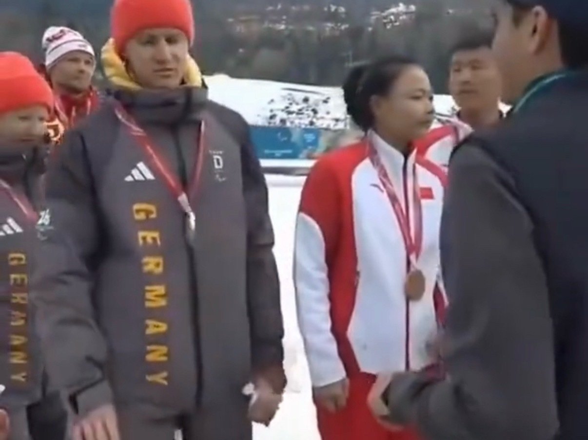 冬残奥赛场起波澜！德国选手拒与俄中选手合影，体育纯粹性再遭政治裹挟德国选手拒绝与