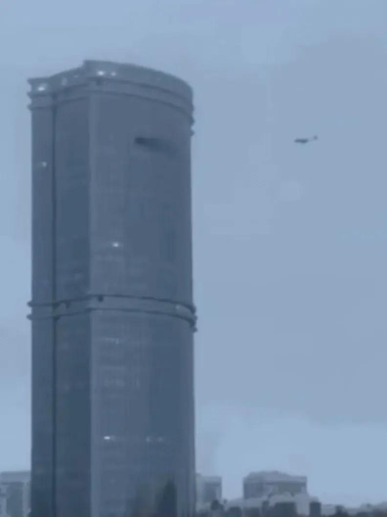 俄罗斯版“9.11”突发事件：
当地时间12月21日，乌克兰两架无人机击中了俄罗