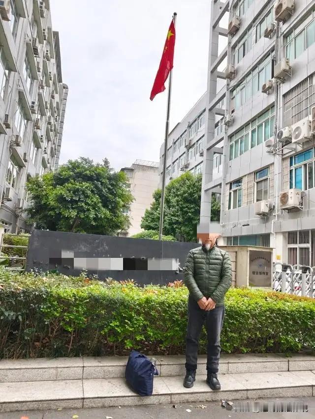 道观里的“天价学费”：十万元罚单后的生命觉醒

诸位朋友，今儿咱们单说一桩发生在