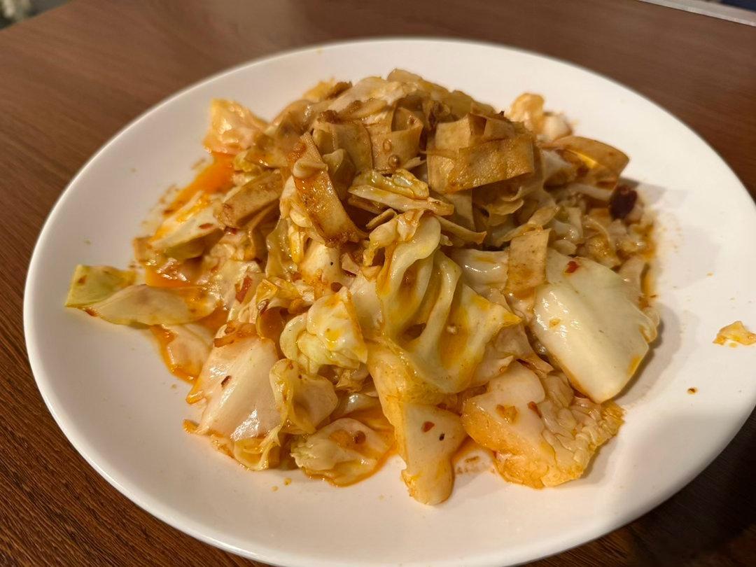 才刚来格鲁吉亚就吃起中餐来了，还是得感恩旅途中有愿意吃中餐的小伙伴！不过第比利斯
