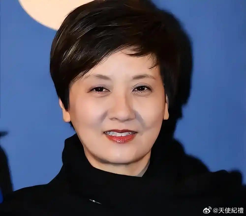 离婚是68岁邓婕这辈子最大的痛，继子如今也总是让人挂心，养女却越来越像张国立了 