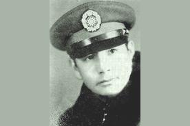 国民将领张灵甫：是抗击外敌的热血男儿，还是背叛人民的杀妻狂魔？

1903年出生
