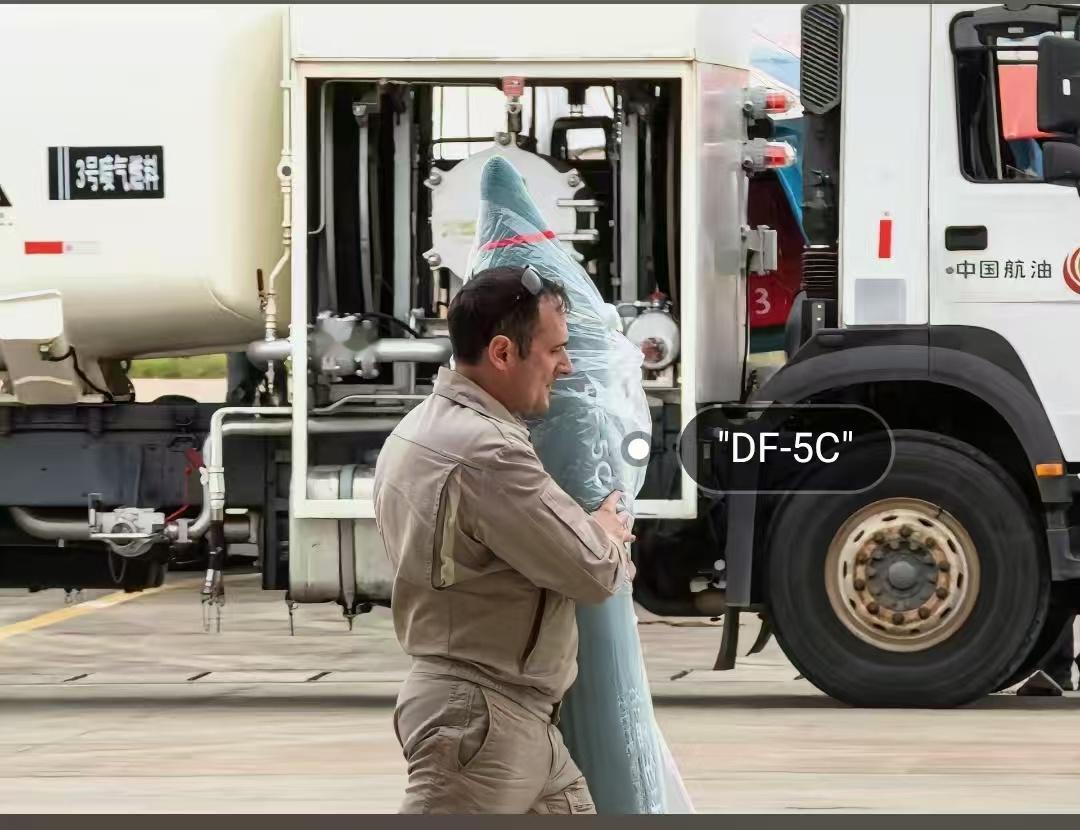 俄军勇士表演队来南昌最重要任务完成了！买到东风5C[笑cry]网友调侃 挂翅膀底