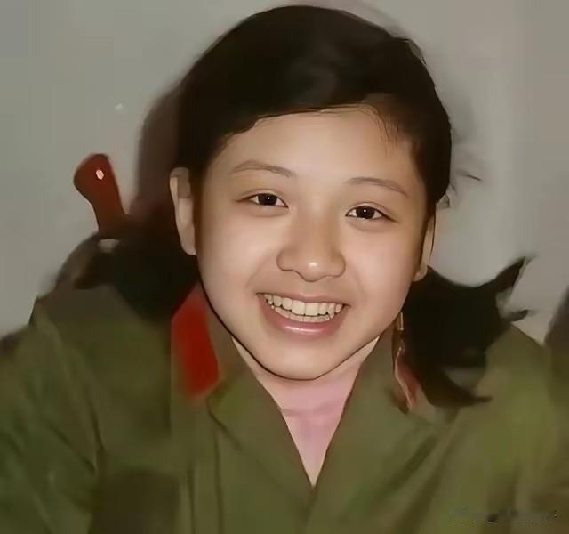 最近网络上炒作韩红比较厉害，我认为凡事都要一分为二的看问题。
    比如早年的