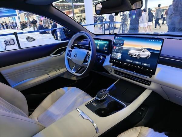 北京车展｜长安双新车全球首发🚗第四代 CS75PLUS、逸动蓝鲸超擎正式亮相。