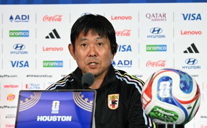 日本主帅森保一这次真是有点飘了！
 
在日本VS巴西淘汰赛的赛前新闻发布会上，当