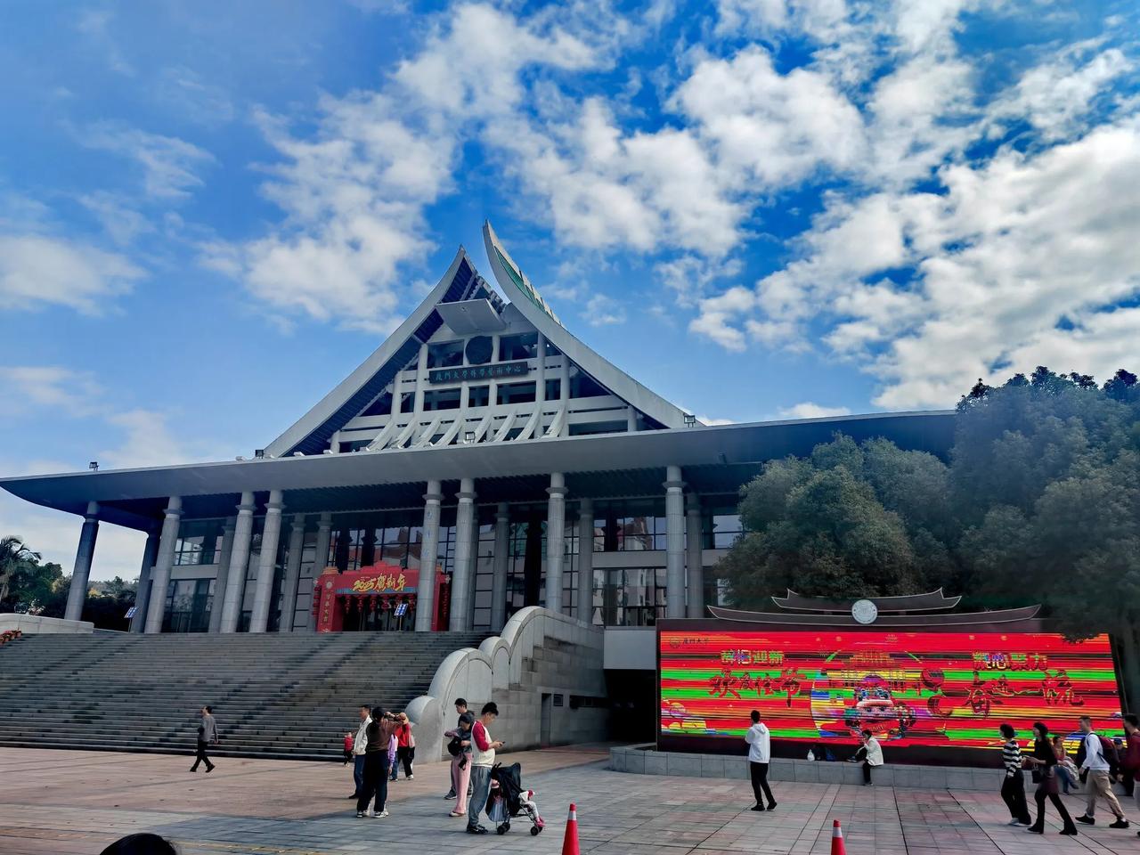 上联：千层高山千层雾，下联怎么对万里白云万里晴！