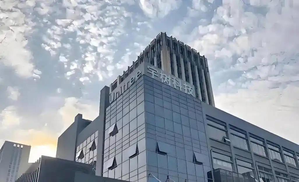 中一签狂赚47万，市盈率飙到219倍，宇树科技上市首日彻底疯了。但狂欢背后是个冰