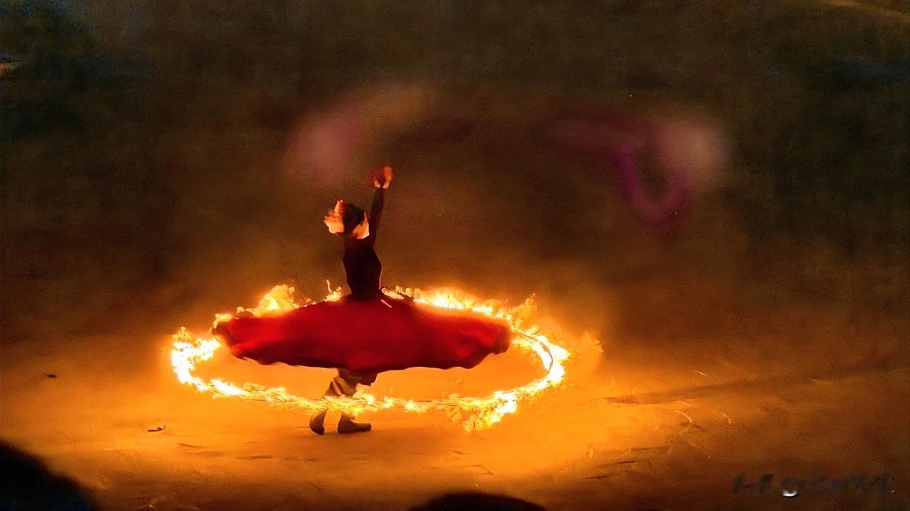 “世上许多玩笑，注定流着泪开完。”

很喜欢这句话，很真实，也很扎心。

生活中