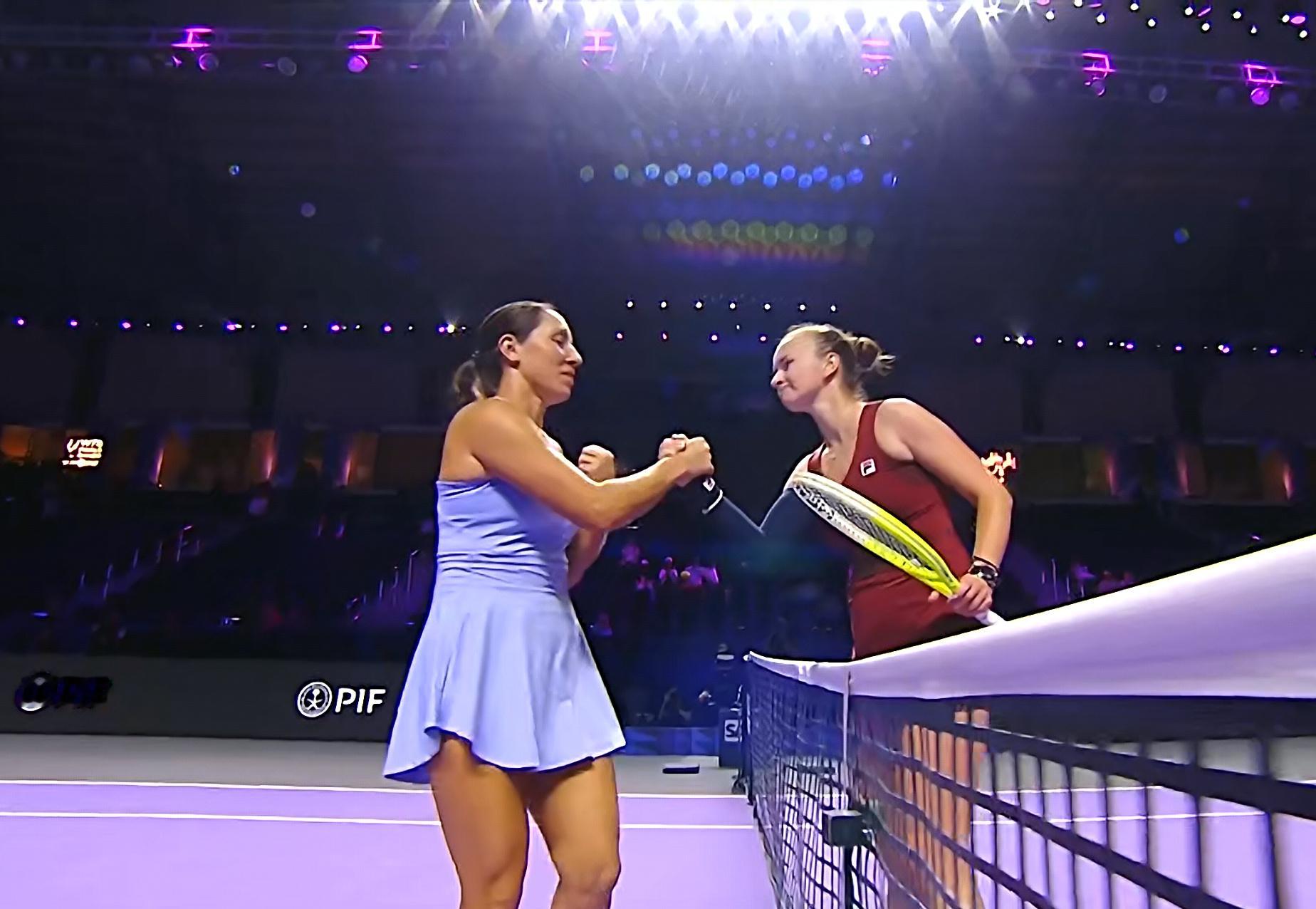 克雷茨科娃以两个6-3击败佩古拉，继续保留晋级希望。佩古拉状态持续低迷，克雷茨科