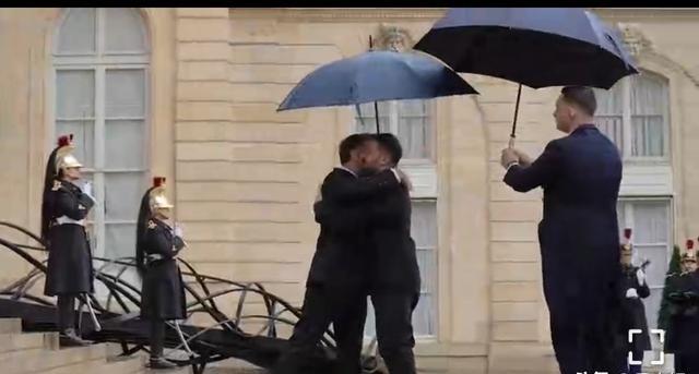 泽连斯基：必须让俄罗斯不再抱有任何幻想 3月13日，结束与马克龙在巴黎的会谈后，