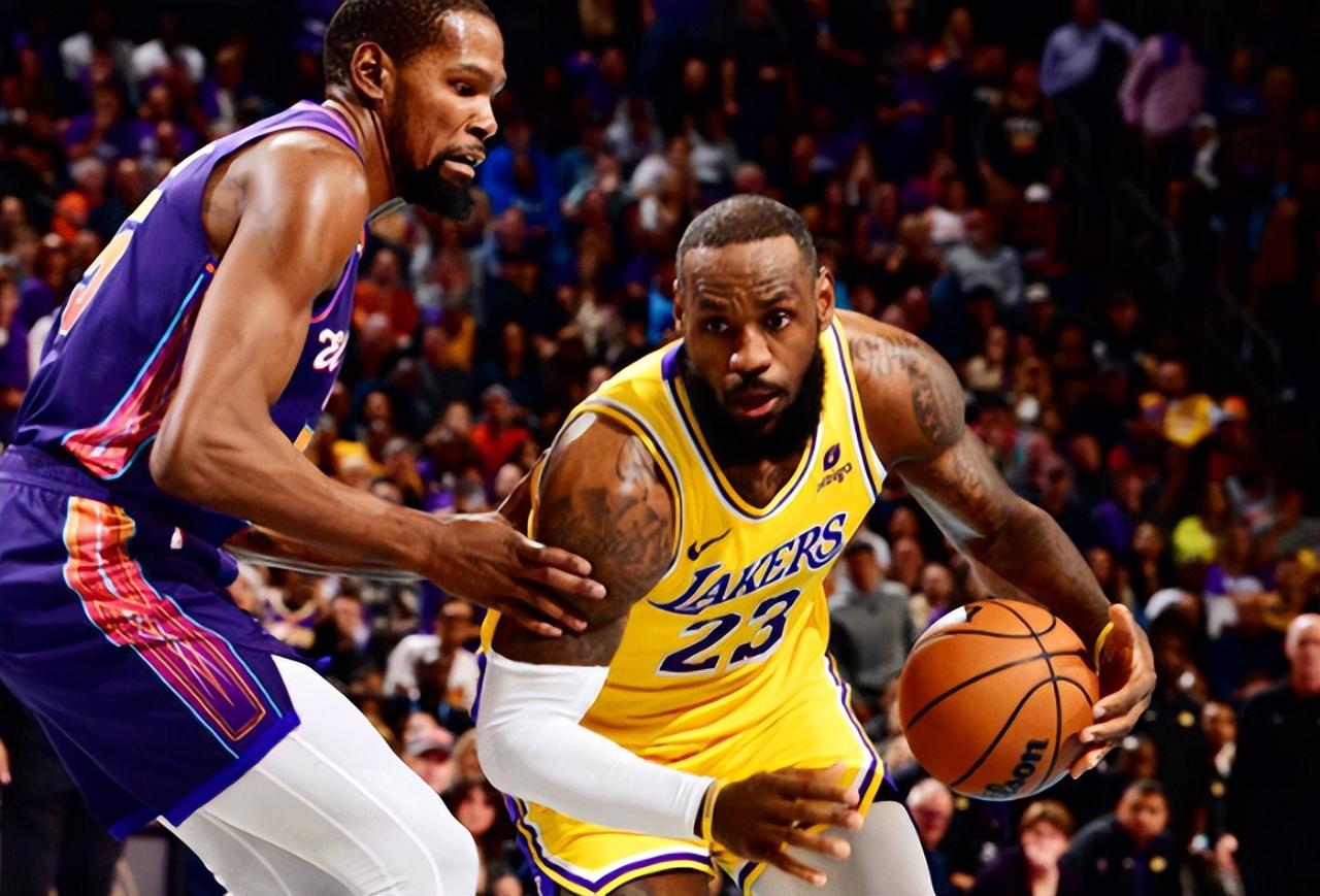 湖人122-119胜太阳，詹眉40+22+10背后，哈姆“弃1人”收奇效
詹姆斯