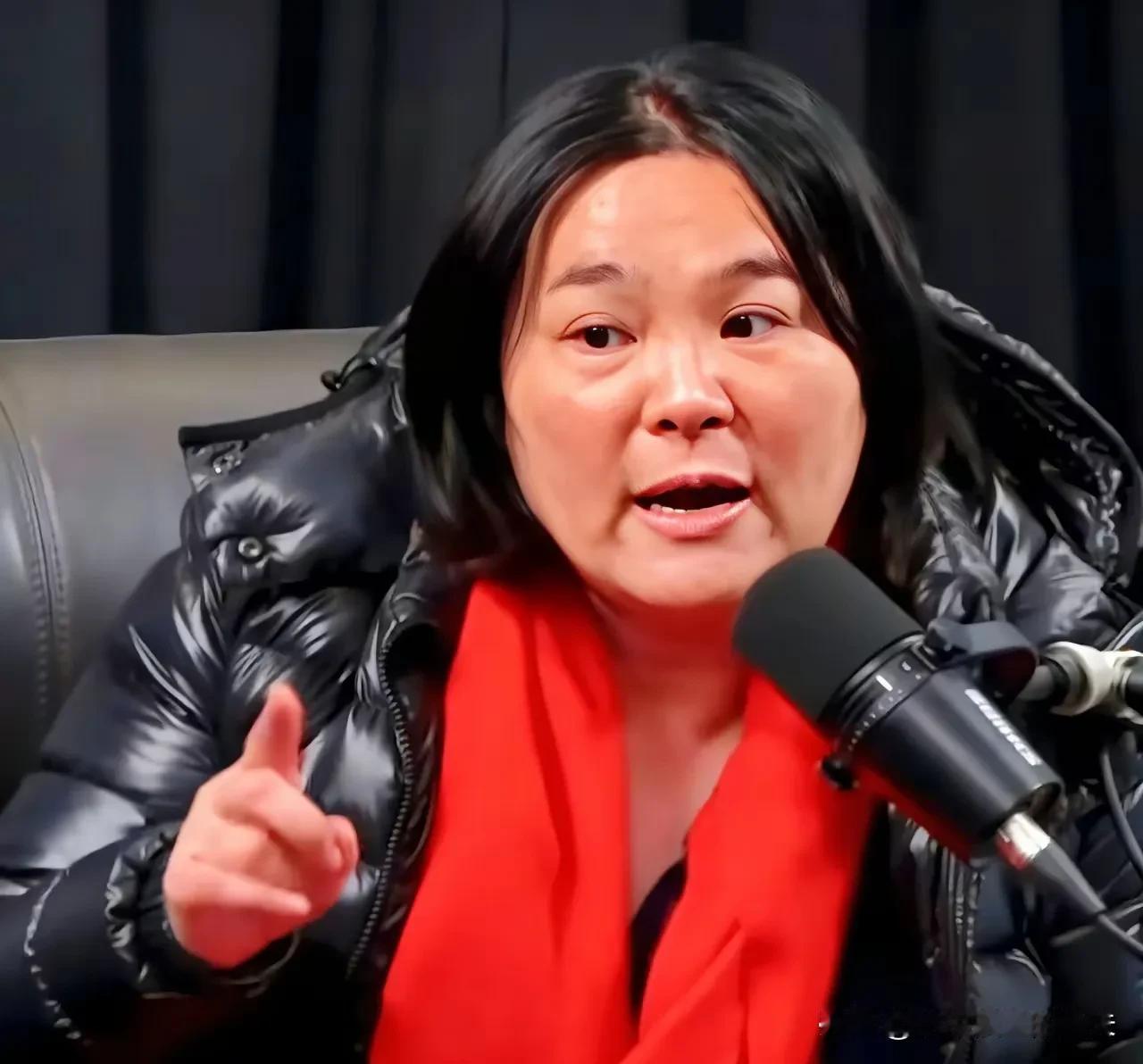 这才是台湾岛上真正红统的人，她不但说，还用实际行动在做了。曾经以一挡百，在台湾省