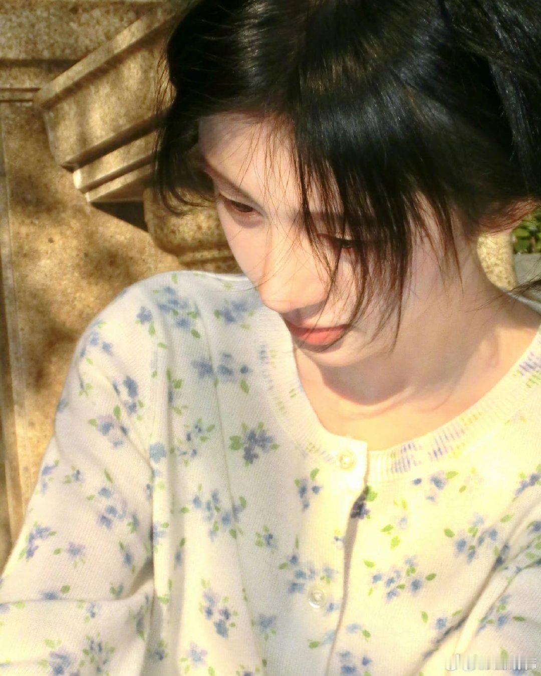 鞠婧祎12月美照营业  鞠婧祎白色套装七宫格 12月头一天就看到鞠婧祎的美照营业