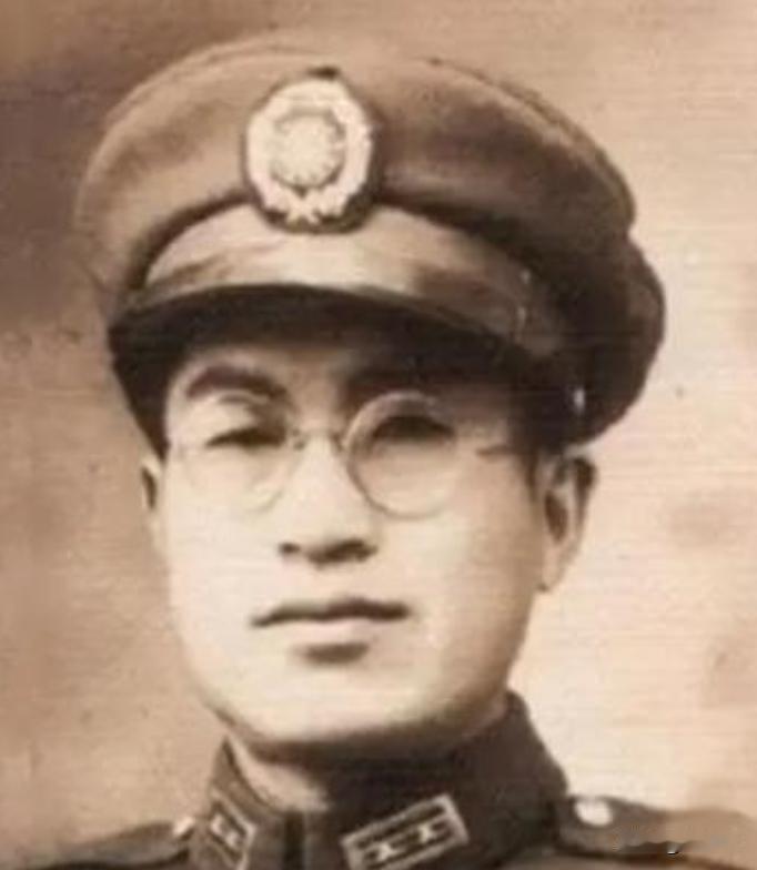 1974年11月17日，台湾“陆军总司令”黄杰走进一个小破屋，床上有一具尸体，等