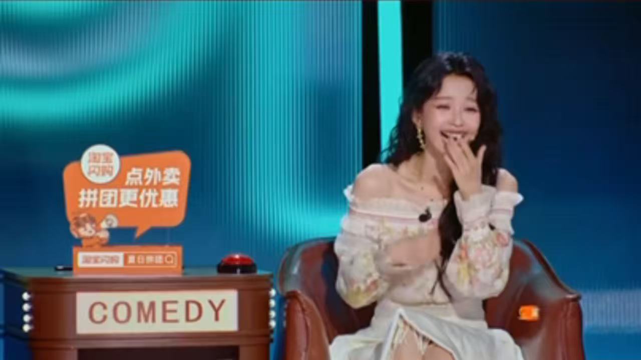 孙怡说"让选择变正确"的时候气场两米八，讲澡堂故事时又缩回可爱小女孩。这种自由切