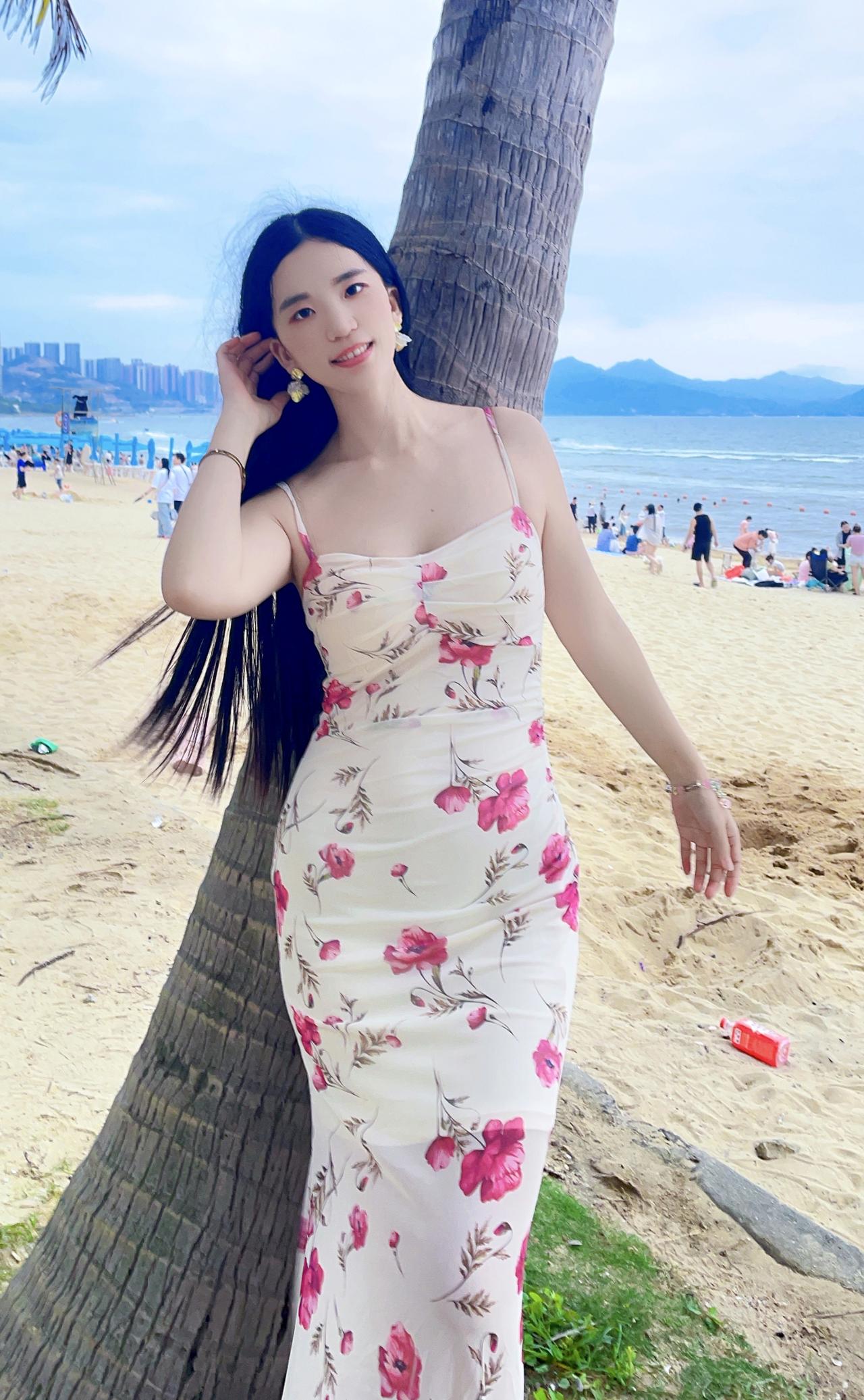 去海边度假穿什么裙子好?长裙子最好看