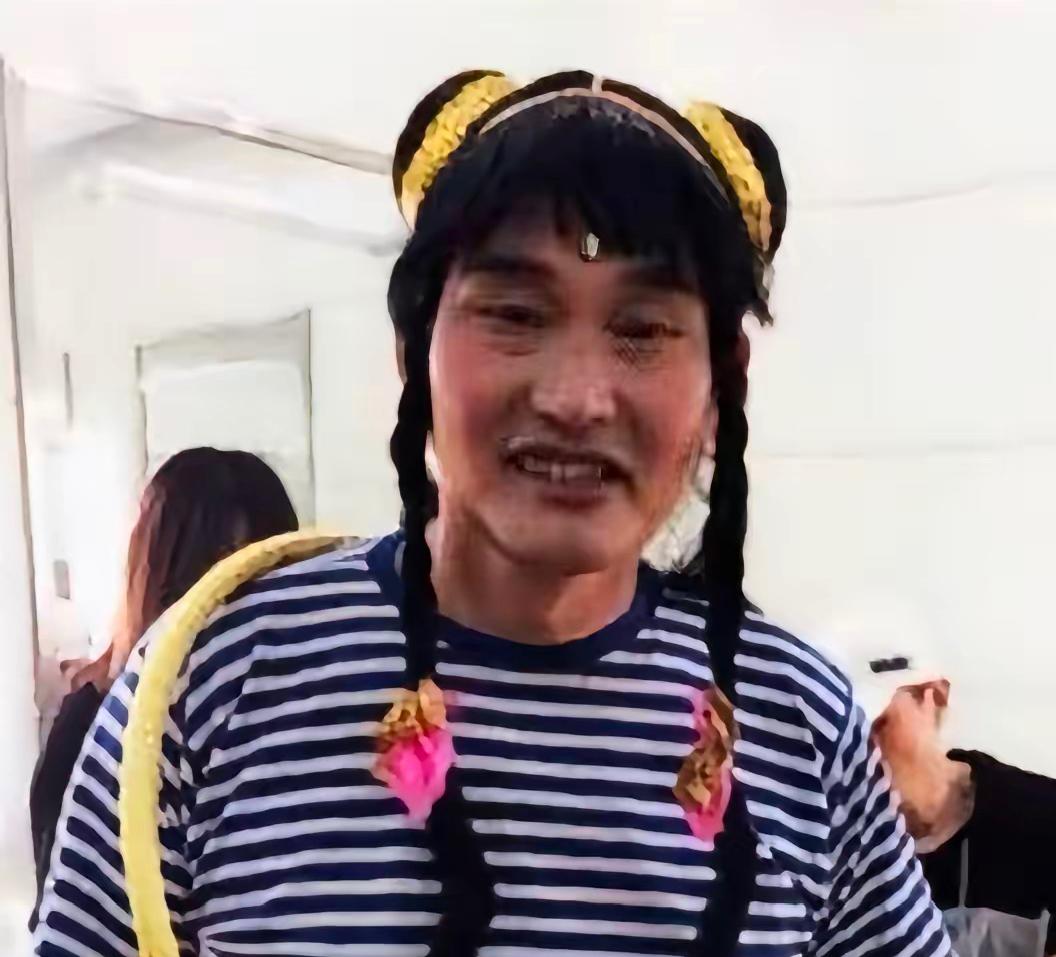 如今网上不少人吐槽朱之文，究其原因，一方面他自身文化有限，容易迷失；另一方面旁人