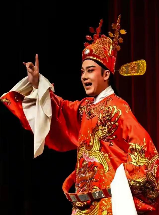 方圆天地，为头条联友对联∴
行为清廉官当久，
意存忠厚品自高。