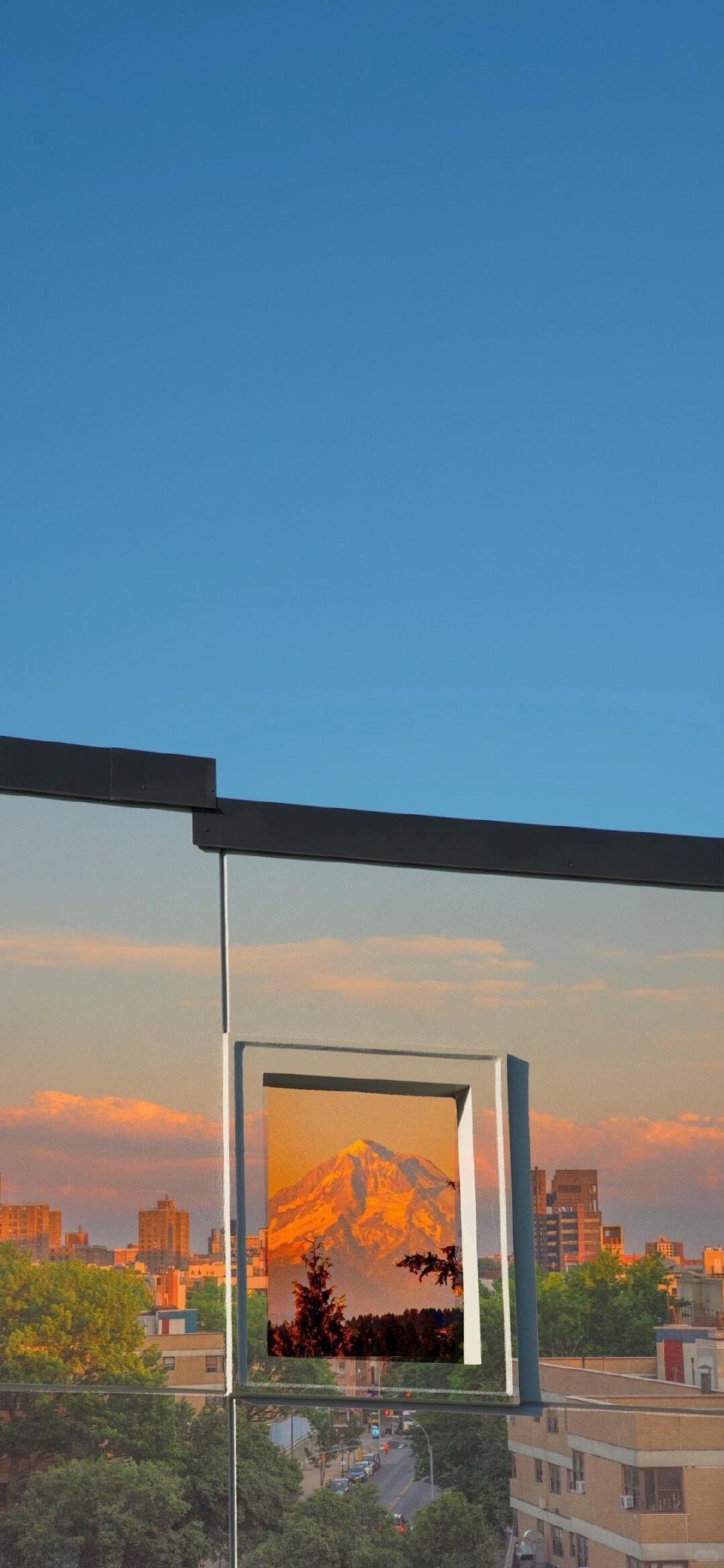 朝阳漫过天际，把日子染成明亮色；带着勇气和期待出发，每一步都向着温柔与晴朗，早安