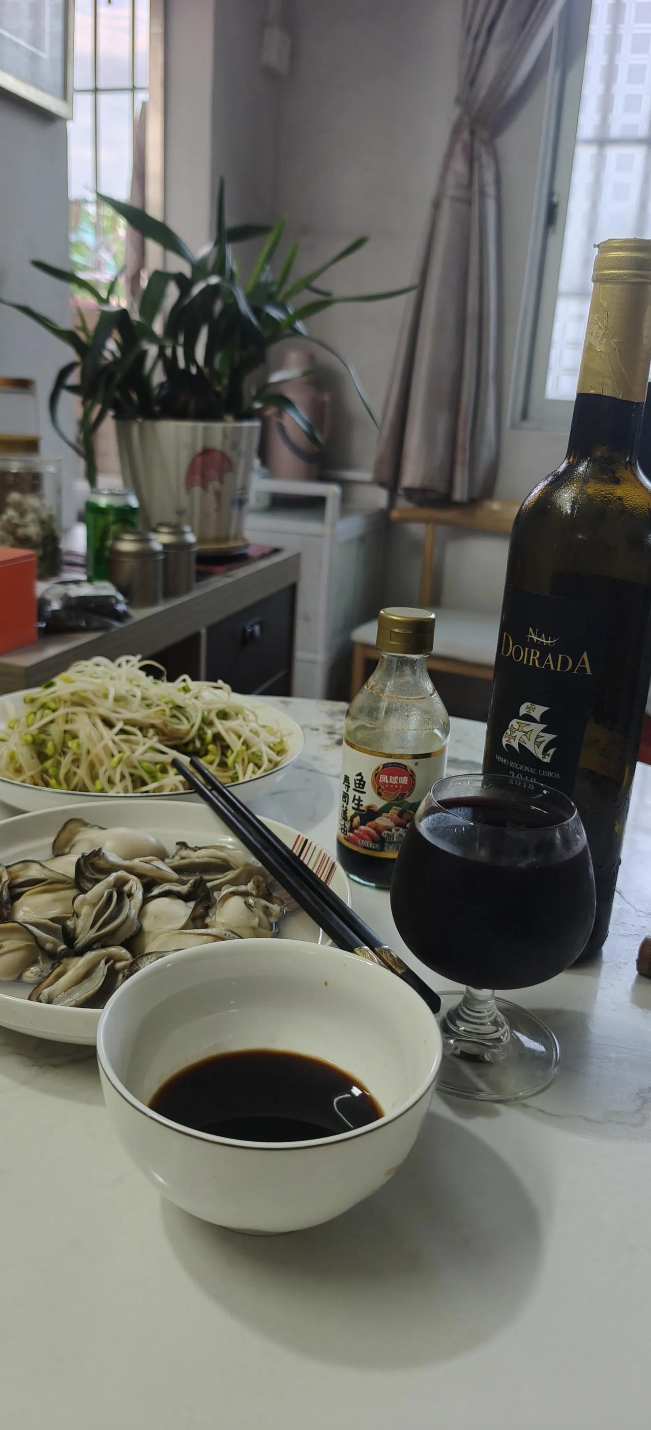 晒晒你家的家常餐我今年77岁，现在一个人在佛山的农村租房住，谈不上什么家常菜，下