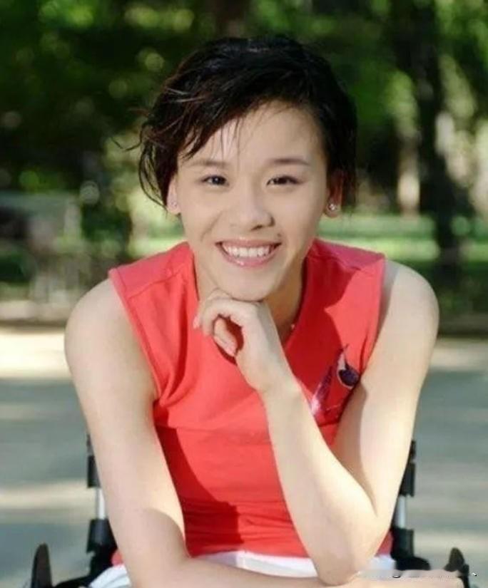 1998年，桑兰瘫痪后拿到了1000万美金的赔偿。就在这个时候，照顾了桑兰9年的