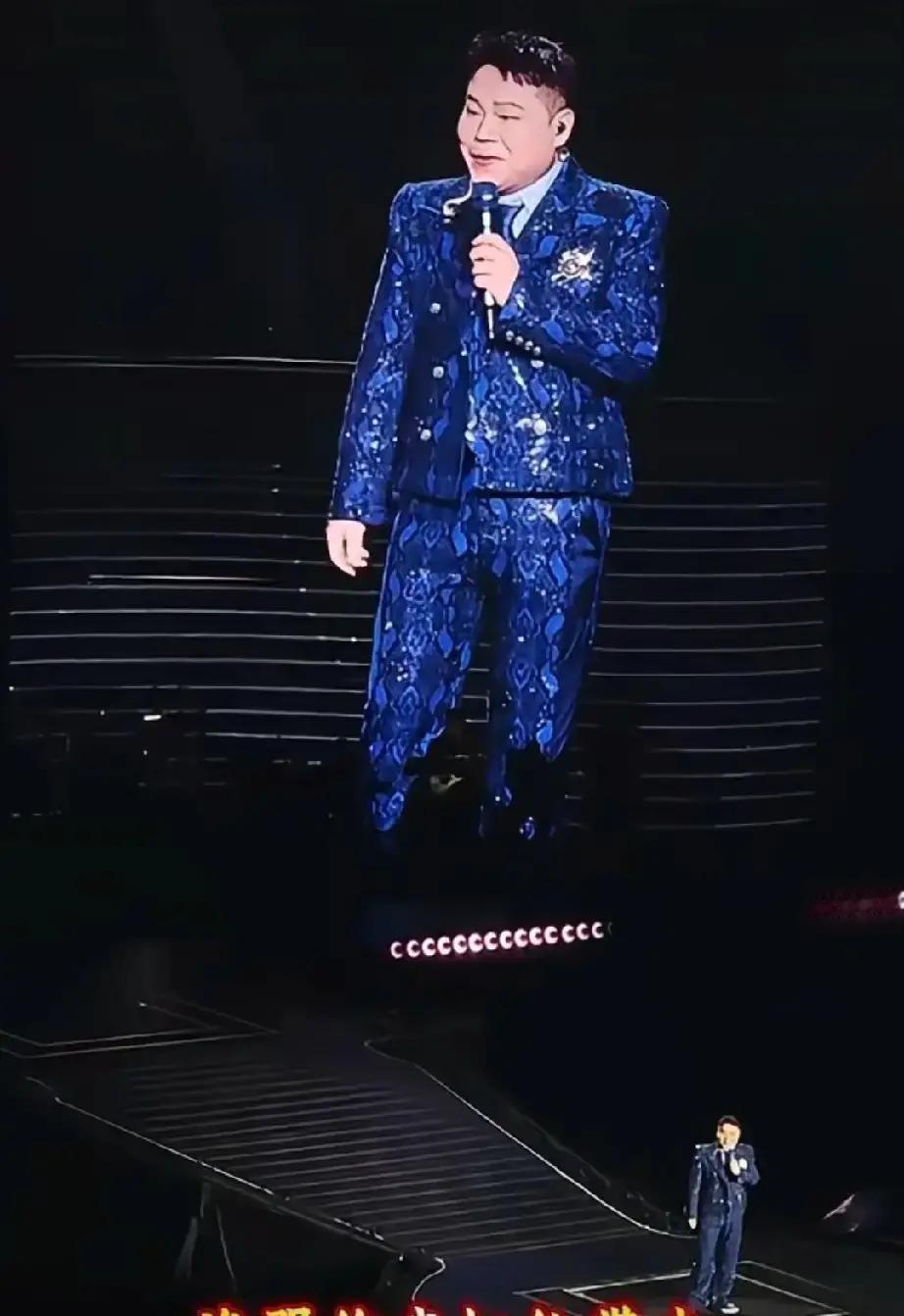 一觉睡醒
 
是不是全网都知道了。
 
昨晚武汉，岳云鹏开唱。他在台上说没想到会