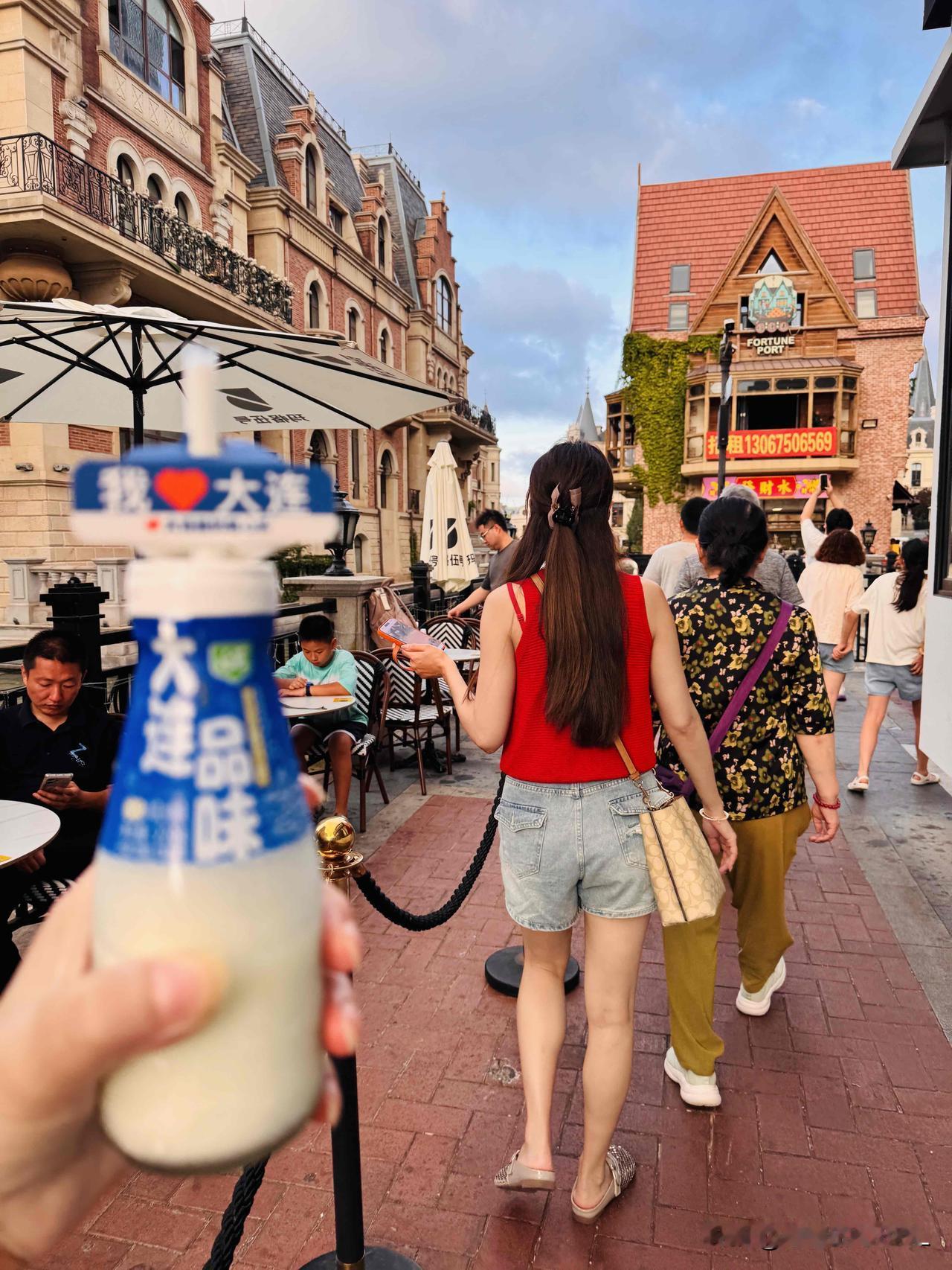 我不建议女儿不结婚。
我也不建议男孩不结婚，
我建议男孩，女孩都能结婚找到佳人相